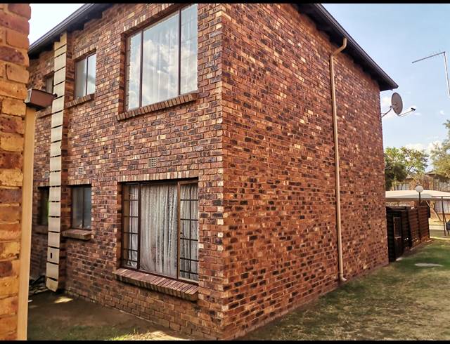 2 BEDROOM APARTMENT FOR SALE IN SONNEVELD